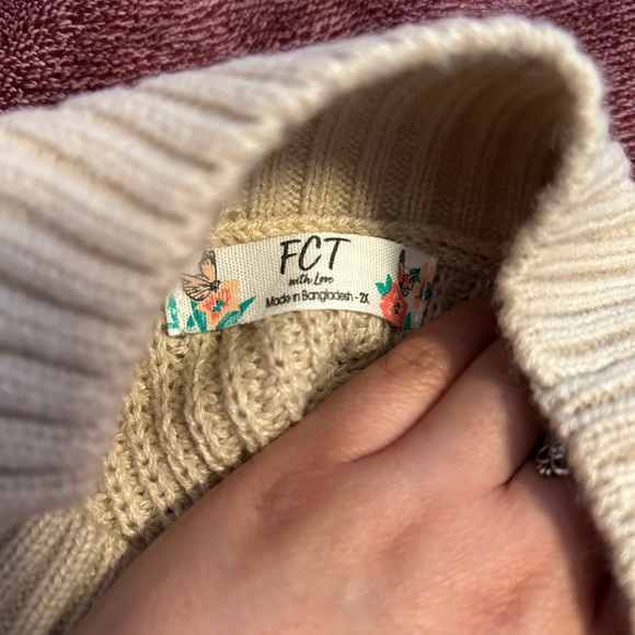 Brand new with tags FCT long sleeve turtleneck shirt - Picture 5 of 6